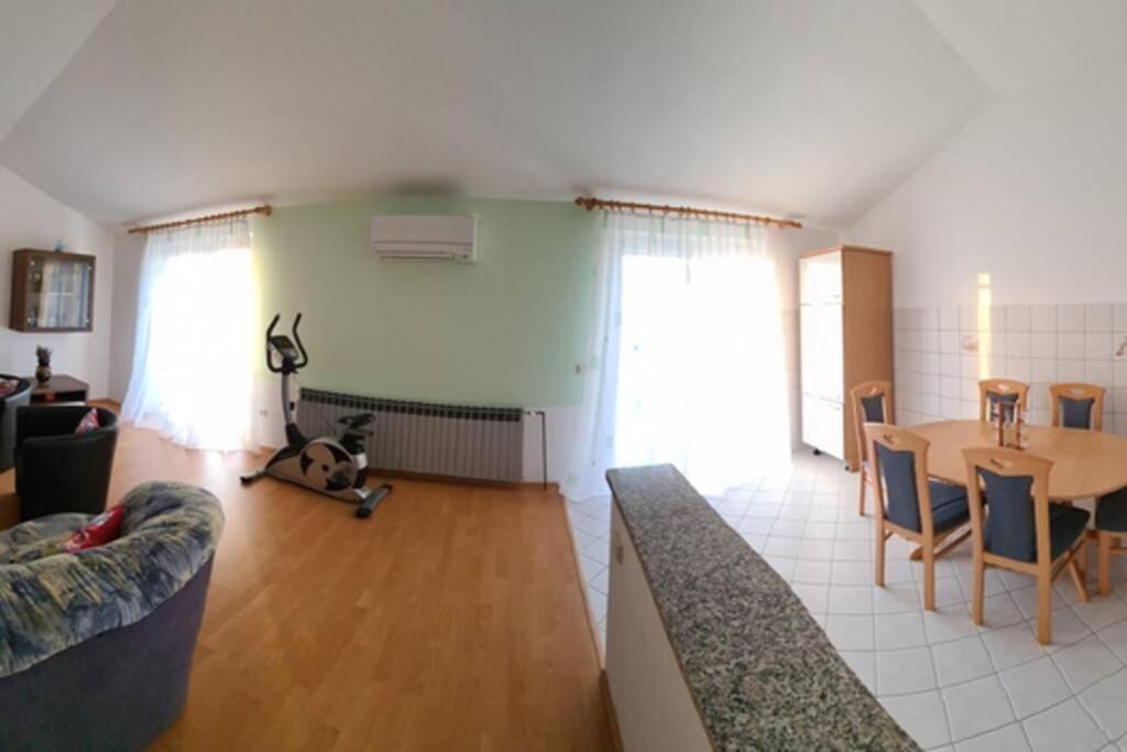 Mitros Apartment Malinska Buitenkant foto