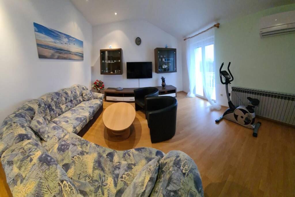 Mitros Apartment Malinska Buitenkant foto